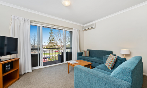 1 BEDROOM